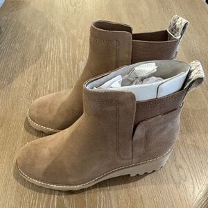 NWT Dolce Vita tan suede Huey boots. Size 7